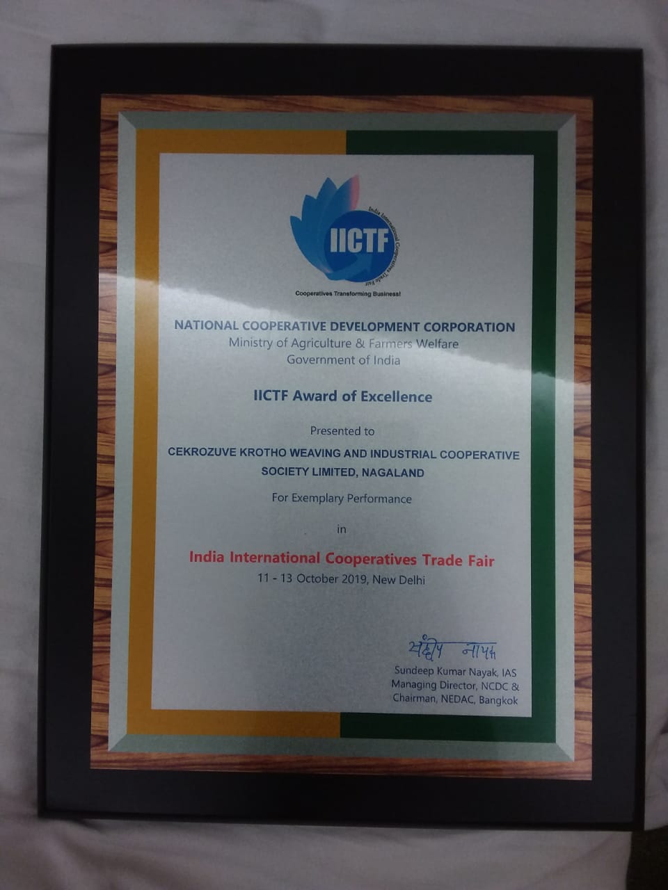 (inset) India International Cooperative Trade Fair_ Cekrozuve Krotho Weaving & Industrial Coop. Society Ltd. receiving Excellence Award